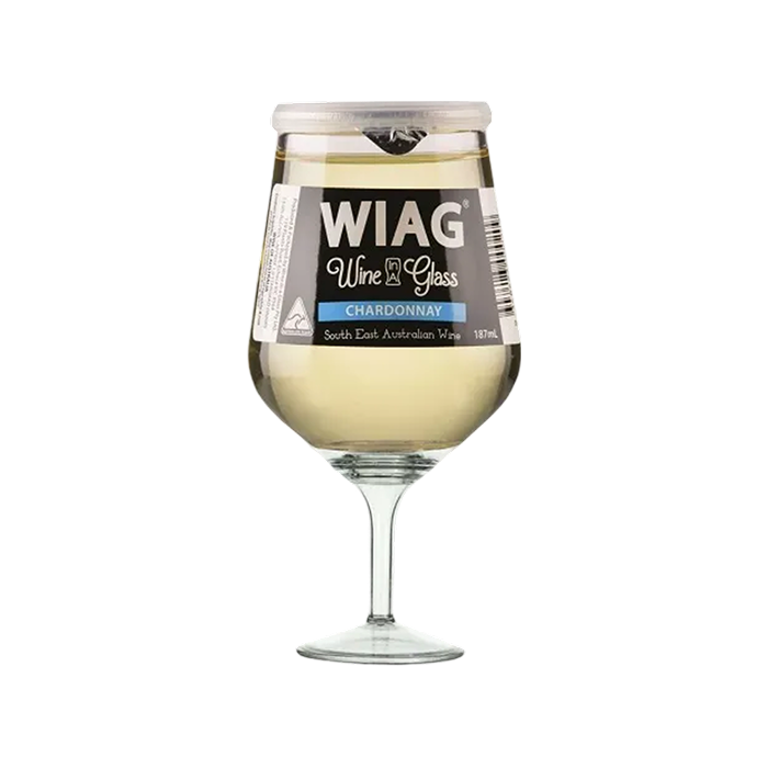 와인 인 어 글라스 샤도네이 이미지